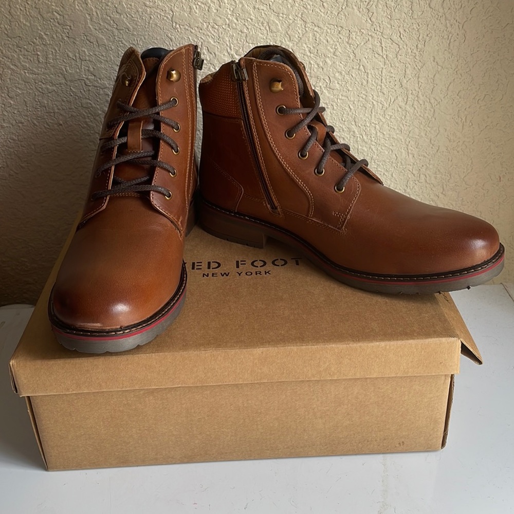 New Mens brown Leather dress  boots  size:13, with box.